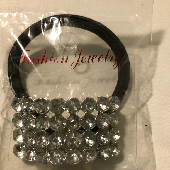 Hair accessory bundle Badgley Mishcka, Monat &more - Picture 3 of 5